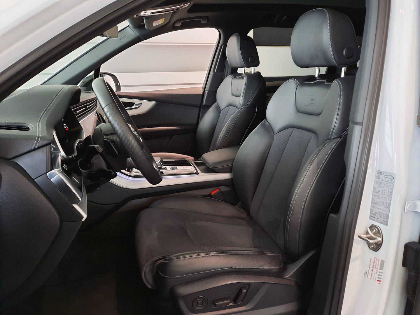 Audi Q7 50 TDI quattro tiptronic S-line | skladem | české auto po prvním majiteli | bílá s černou alcantarou | skvělá výbava | super cena | nákup online | AUTOiBUY.com